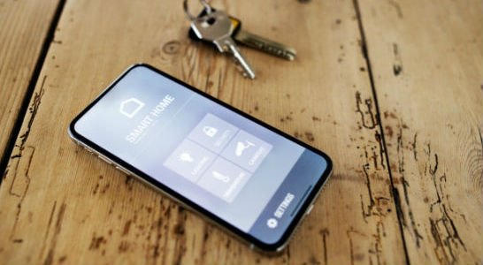 Smartphone-With-Smart-Home-Screen-And-Keys